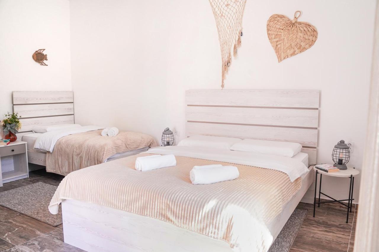 Waikiki Beach House Villa Tivat Bagian luar foto