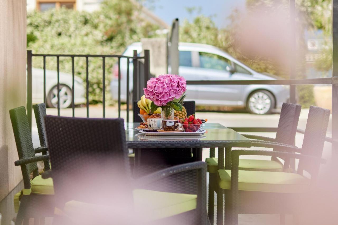 Waikiki Beach House Villa Tivat Bagian luar foto