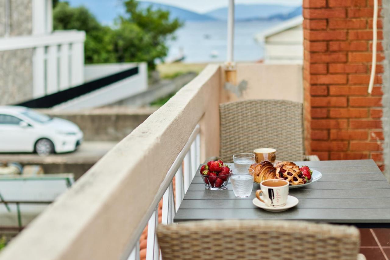 Waikiki Beach House Villa Tivat Bagian luar foto