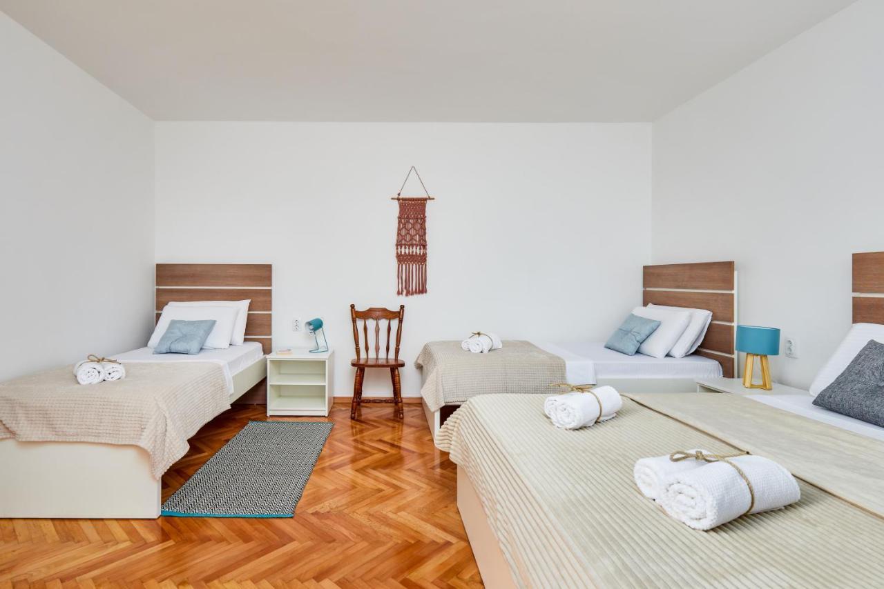 Waikiki Beach House Villa Tivat Bagian luar foto