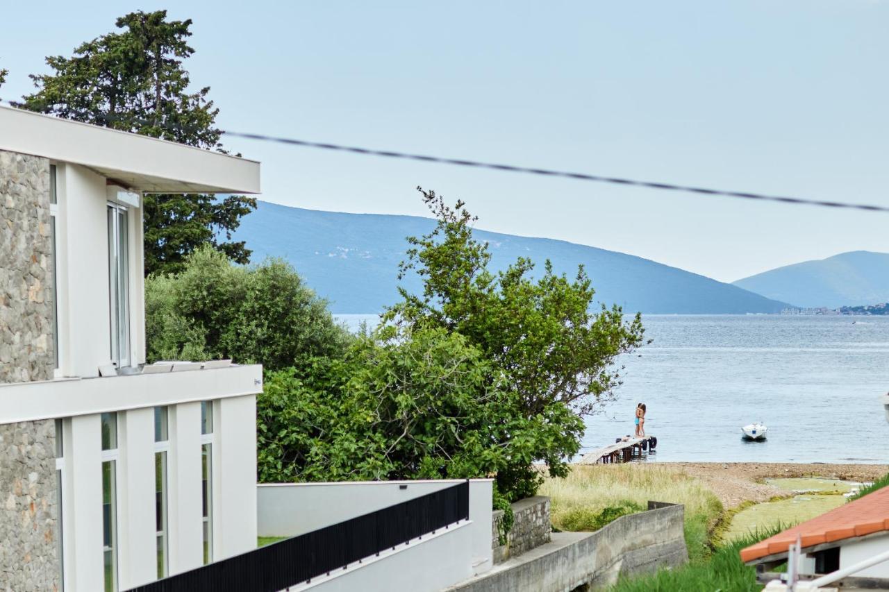 Waikiki Beach House Villa Tivat Bagian luar foto