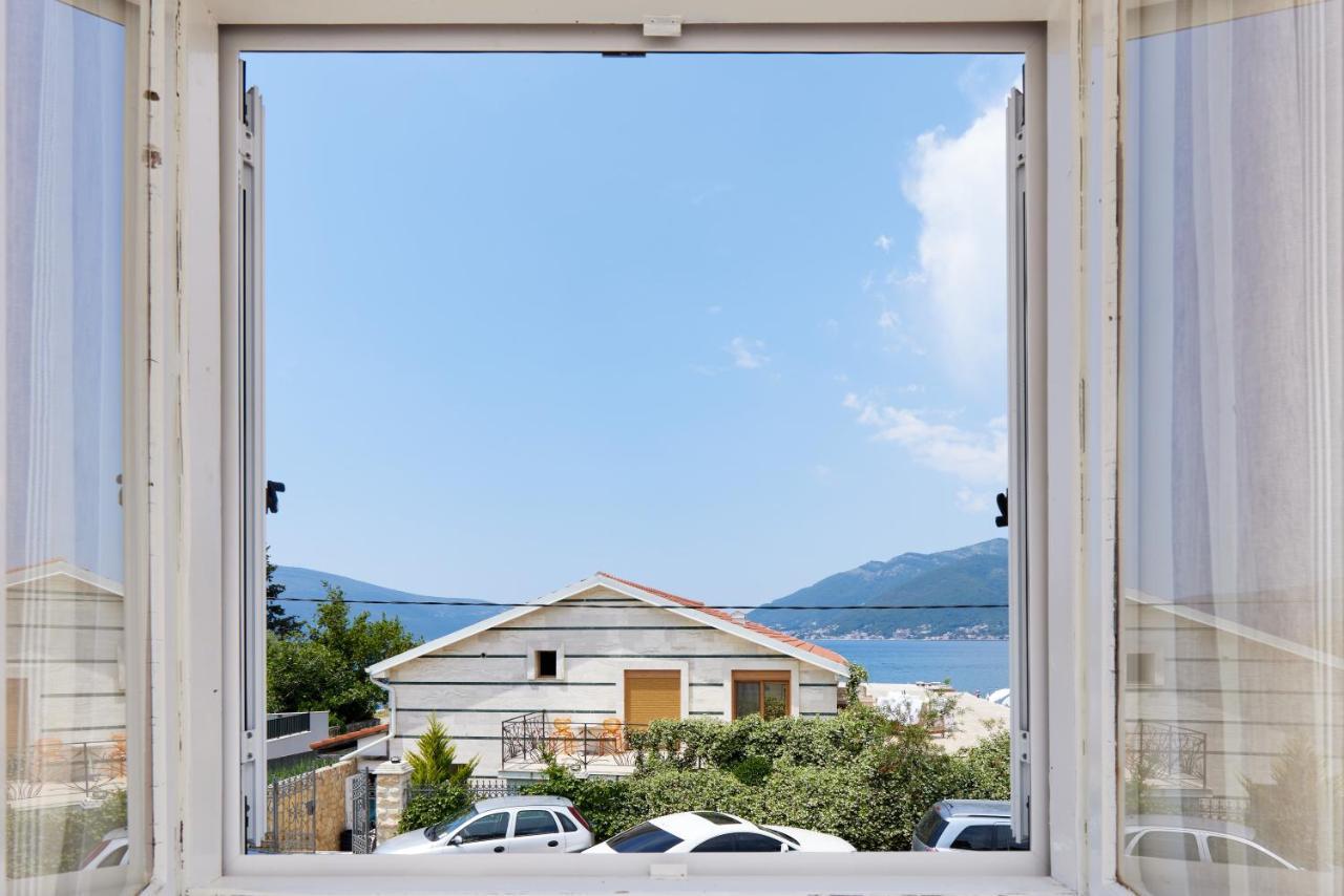Waikiki Beach House Villa Tivat Bagian luar foto