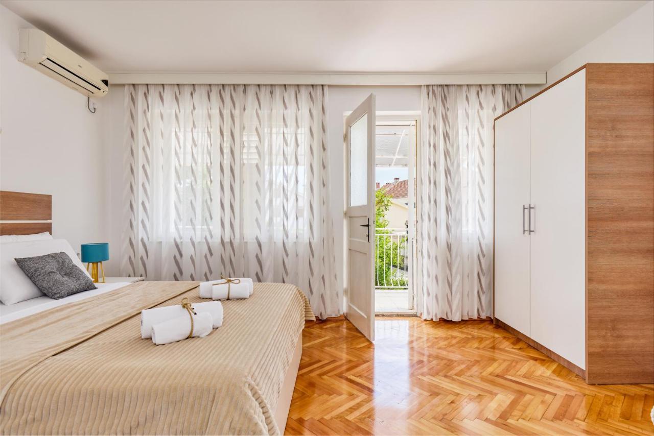 Waikiki Beach House Villa Tivat Bagian luar foto