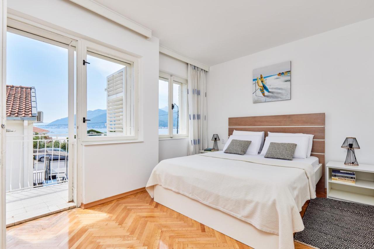 Waikiki Beach House Villa Tivat Bagian luar foto