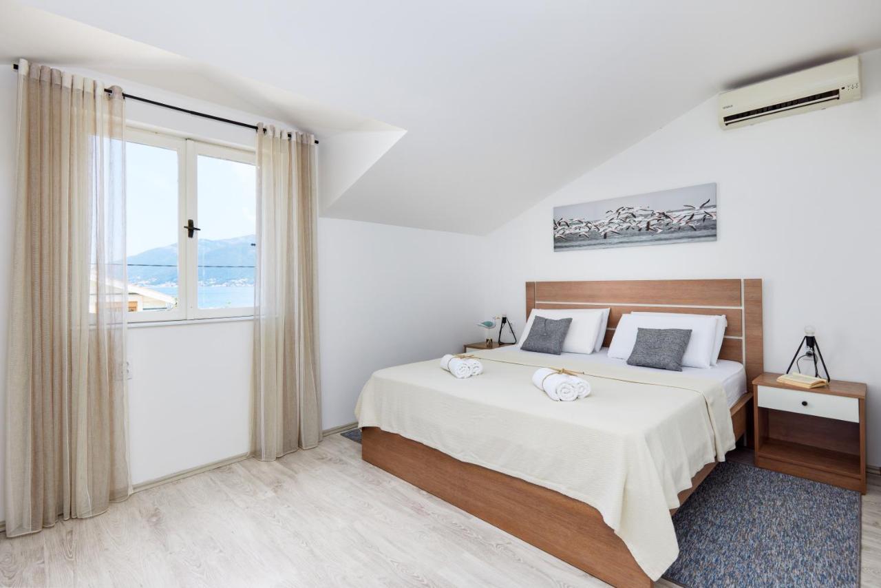 Waikiki Beach House Villa Tivat Bagian luar foto