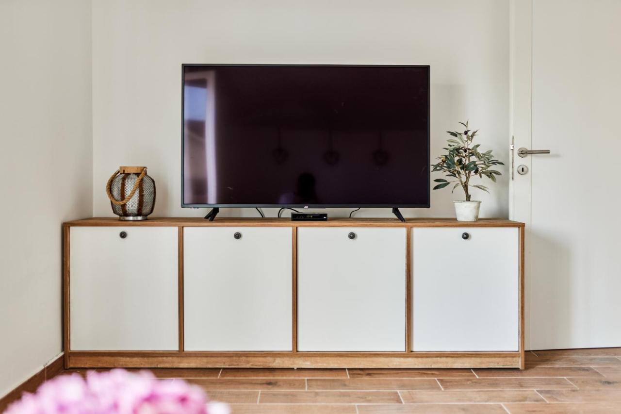 Waikiki Beach House Villa Tivat Bagian luar foto