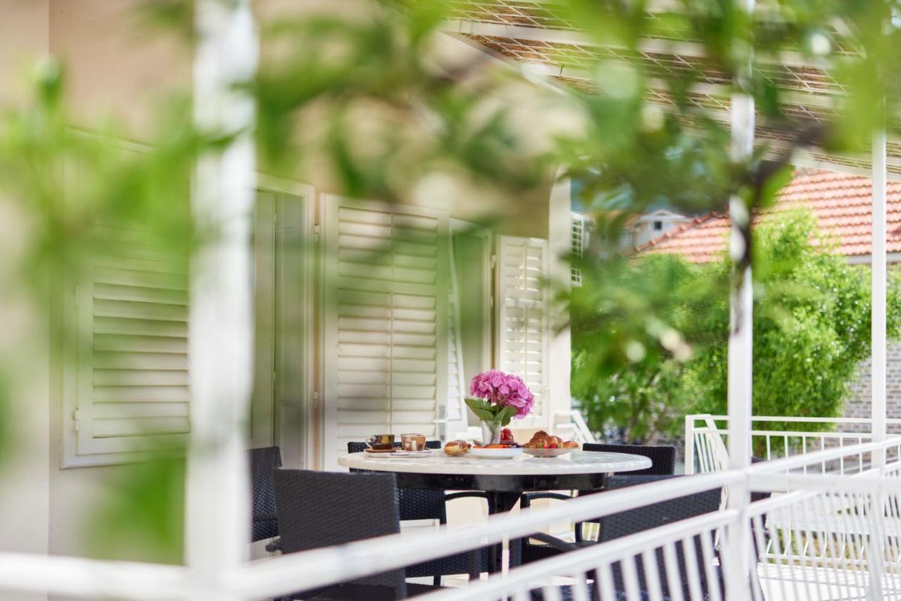 Waikiki Beach House Villa Tivat Bagian luar foto