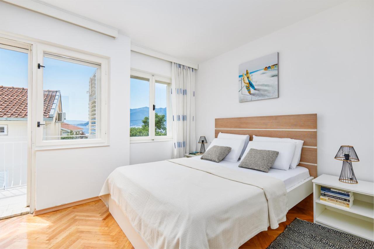 Waikiki Beach House Villa Tivat Bagian luar foto