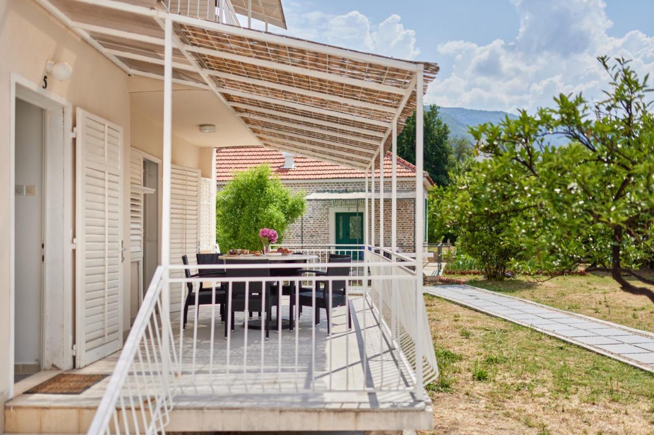 Waikiki Beach House Villa Tivat Bagian luar foto