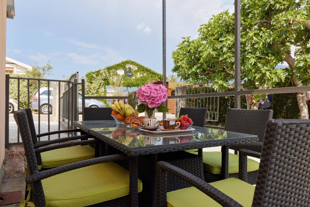 Waikiki Beach House Villa Tivat Bagian luar foto