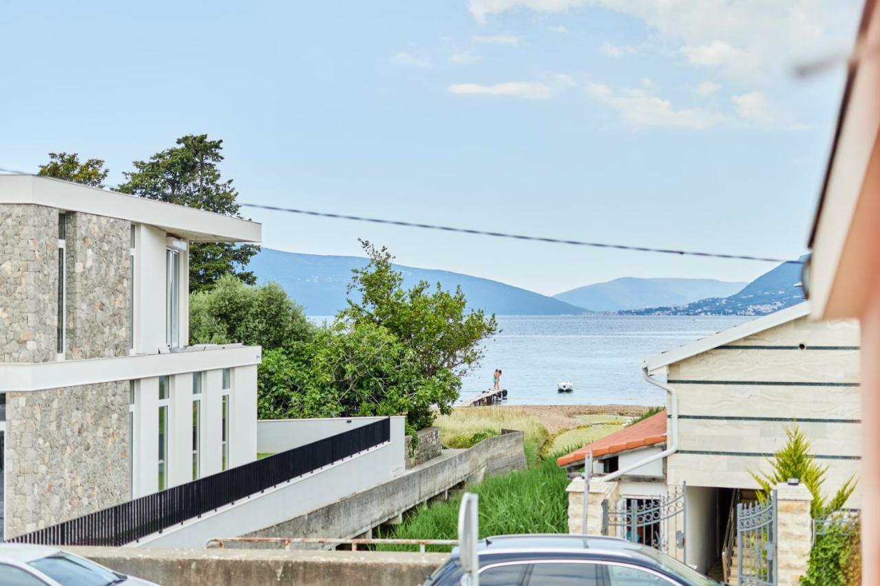 Waikiki Beach House Villa Tivat Bagian luar foto
