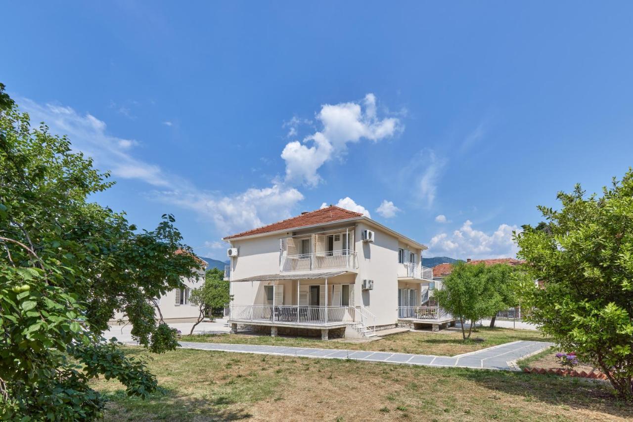 Waikiki Beach House Villa Tivat Bagian luar foto