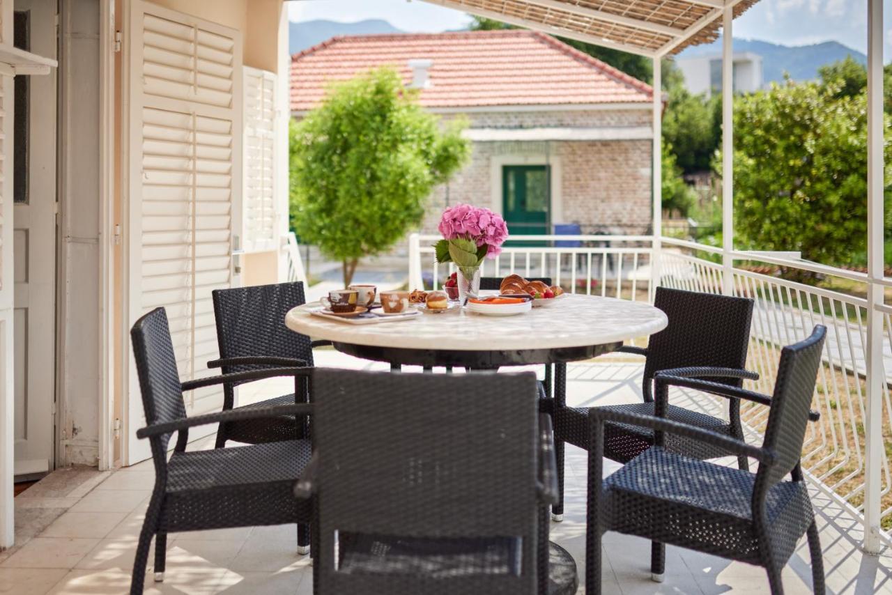 Waikiki Beach House Villa Tivat Bagian luar foto