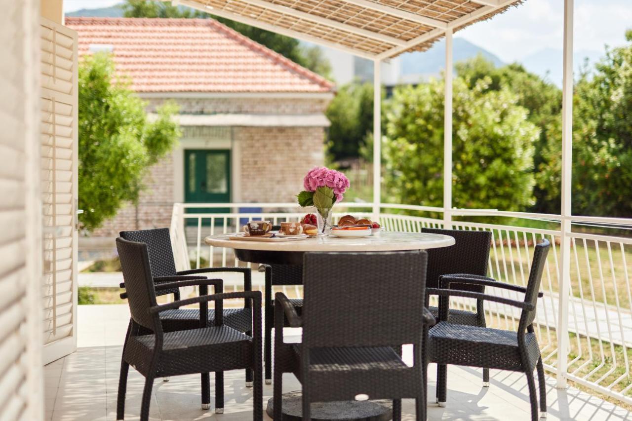 Waikiki Beach House Villa Tivat Bagian luar foto