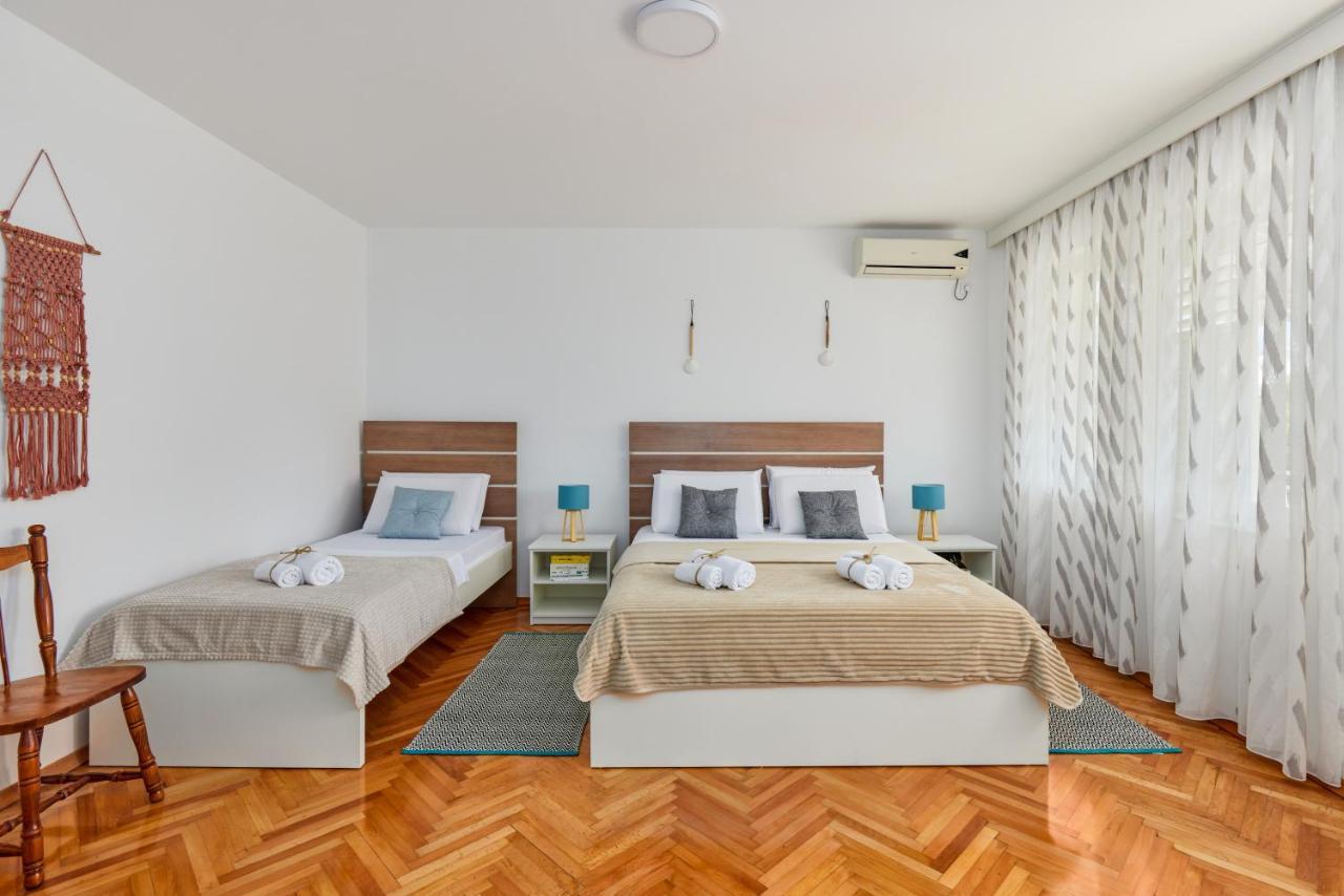 Waikiki Beach House Villa Tivat Bagian luar foto