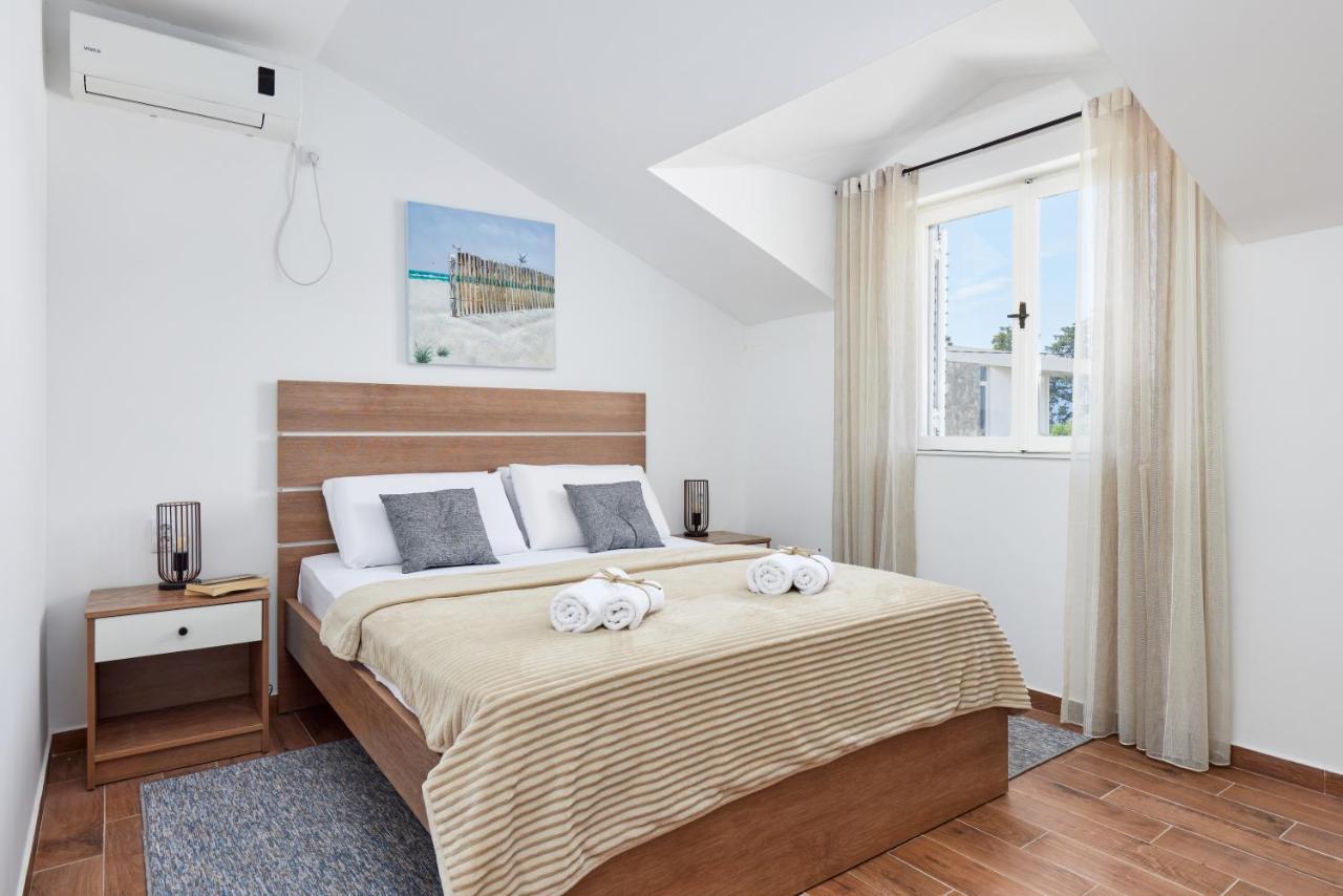 Waikiki Beach House Villa Tivat Bagian luar foto