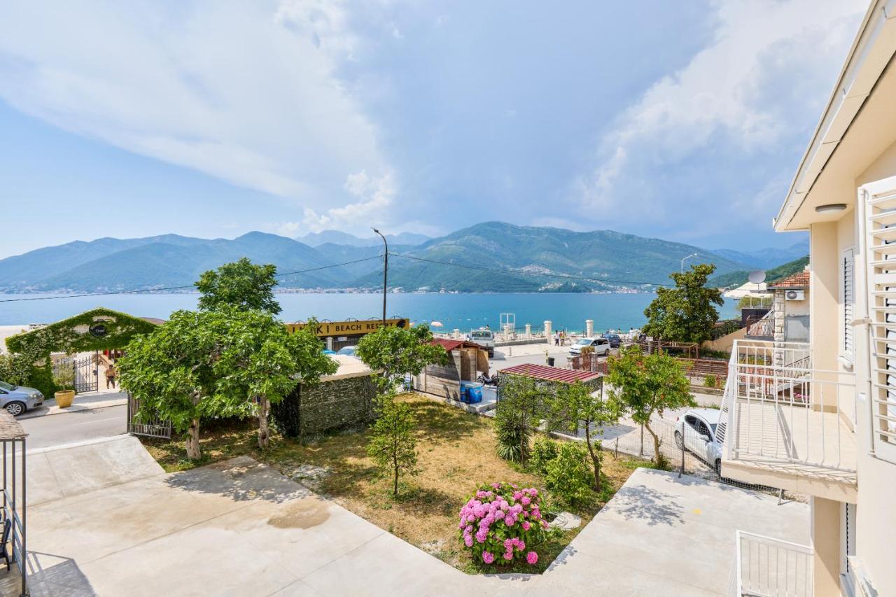 Waikiki Beach House Villa Tivat Bagian luar foto