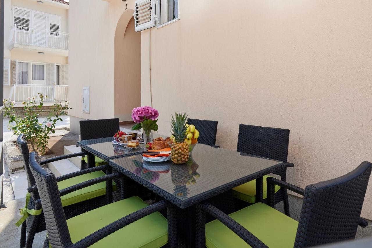 Waikiki Beach House Villa Tivat Bagian luar foto