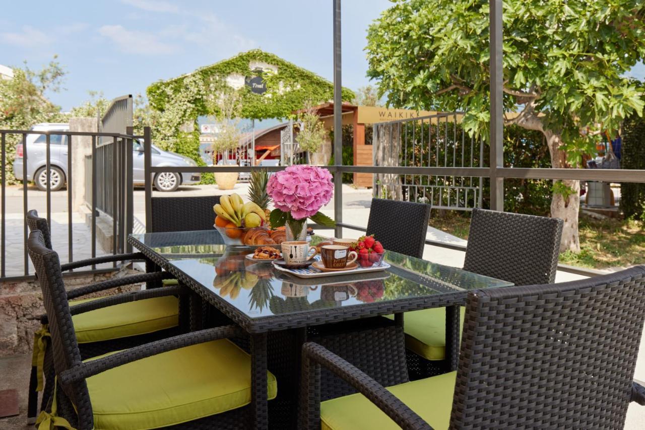 Waikiki Beach House Villa Tivat Bagian luar foto