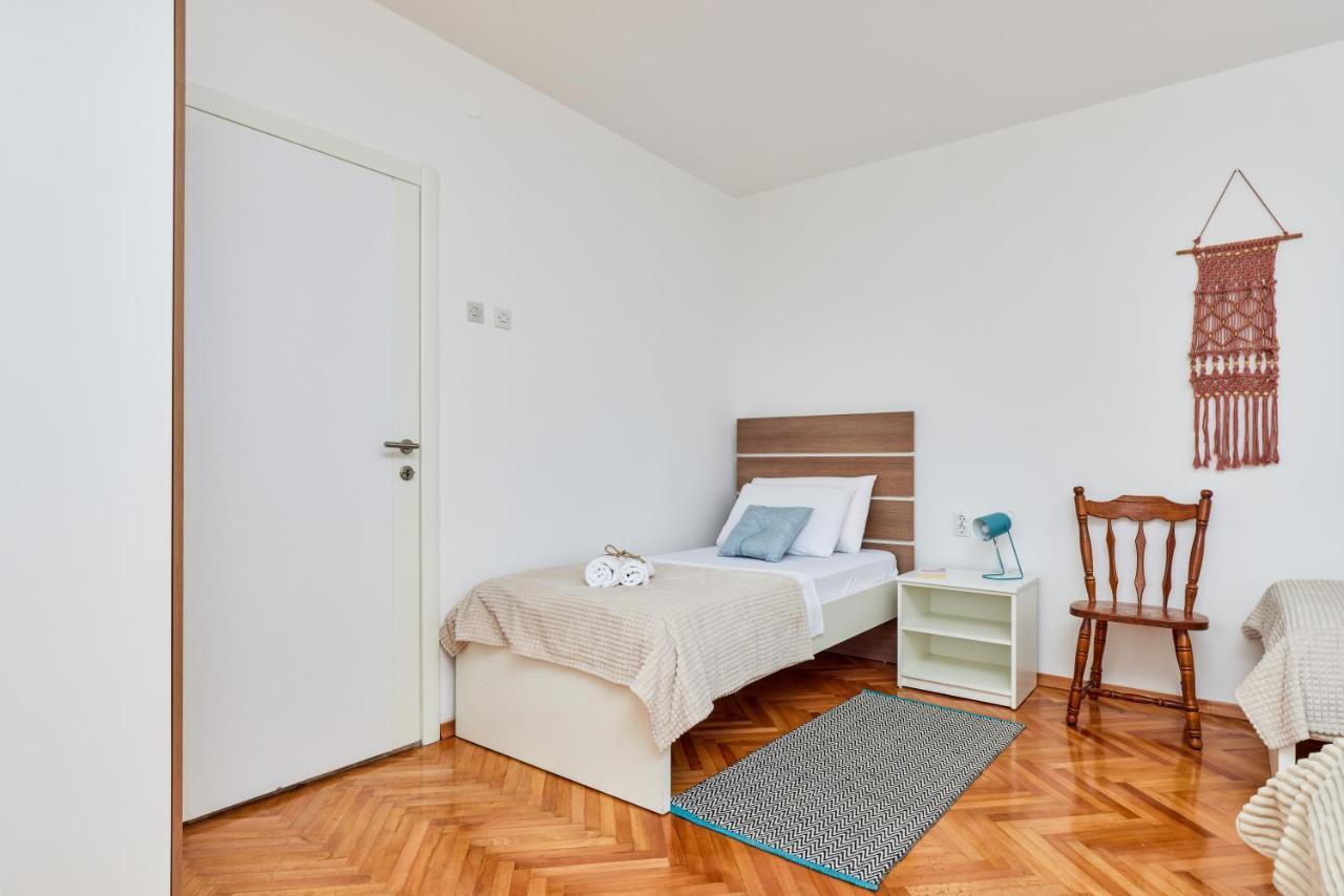 Waikiki Beach House Villa Tivat Bagian luar foto
