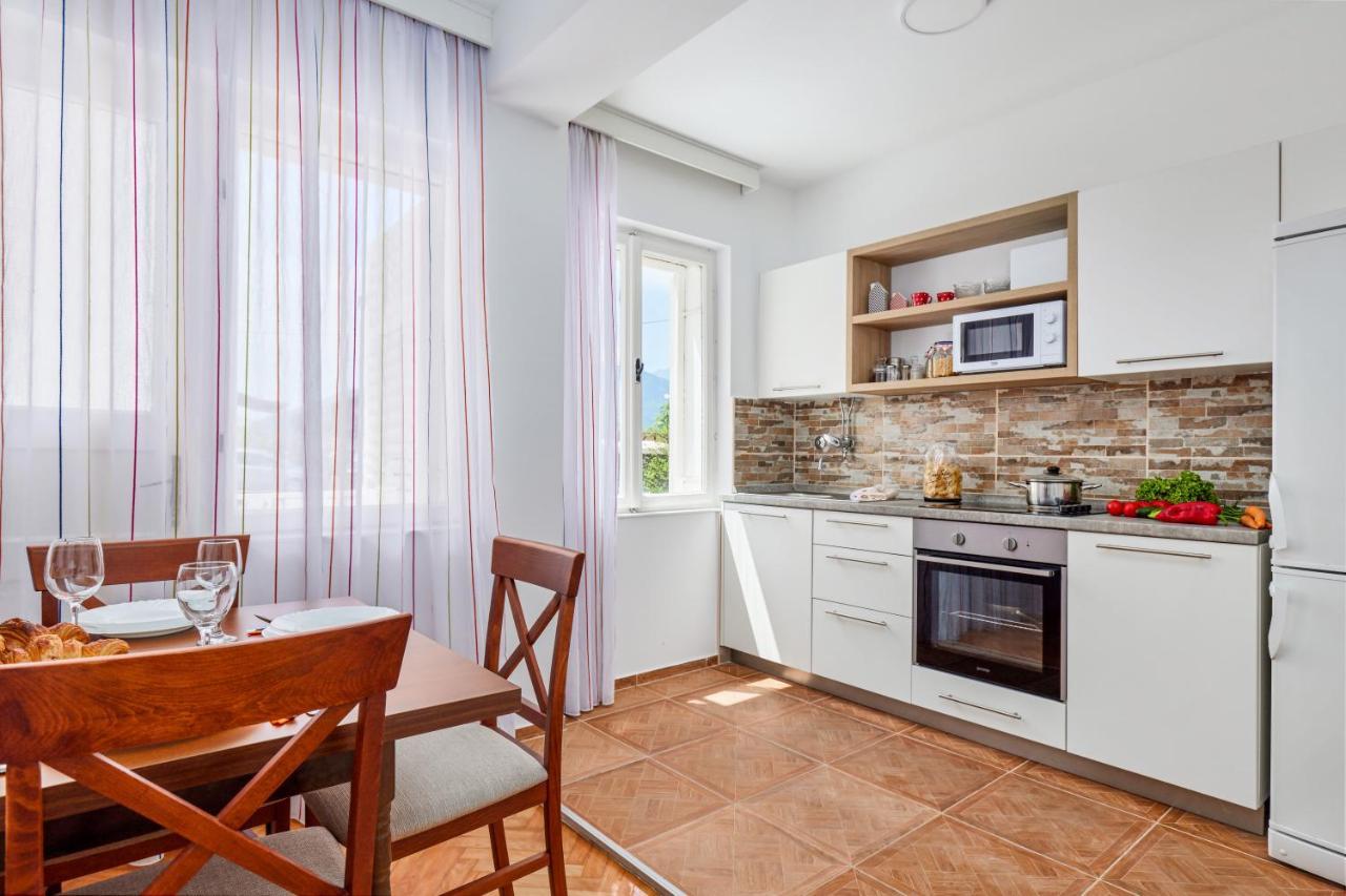 Waikiki Beach House Villa Tivat Bagian luar foto
