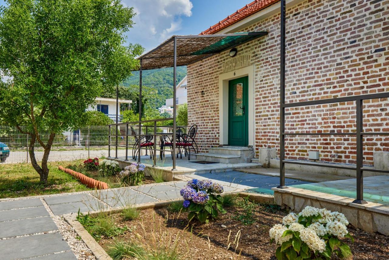 Waikiki Beach House Villa Tivat Bagian luar foto