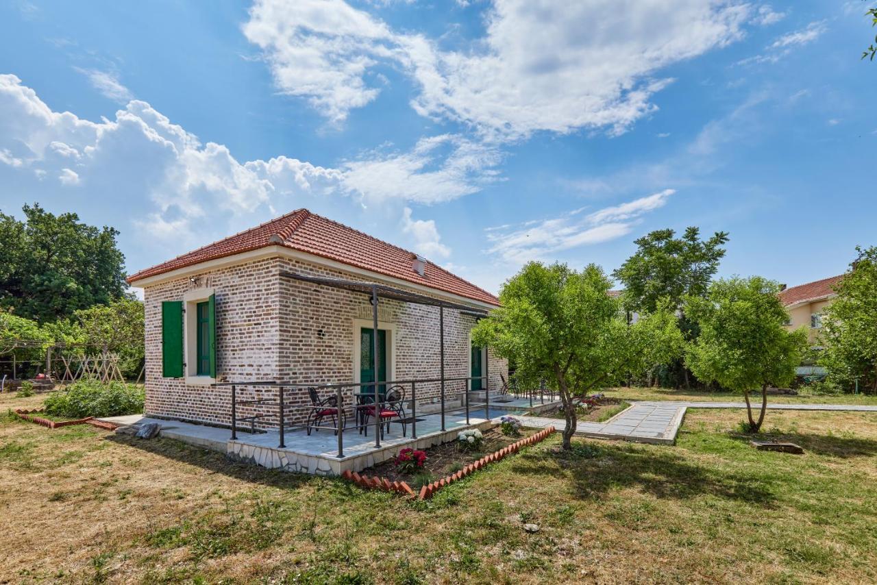 Waikiki Beach House Villa Tivat Bagian luar foto