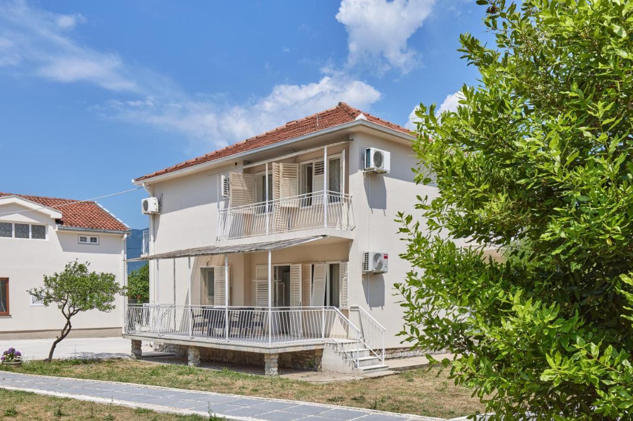 Waikiki Beach House Villa Tivat Bagian luar foto